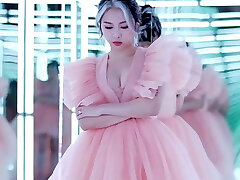 More Than An Hour Of Jiwoo's Cleavage