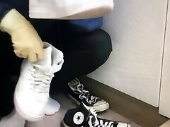 Smell af1 with latex gloved forearms