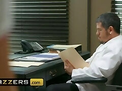 Brazzers - Doctor exploites big orb asain nurse Gia Milana