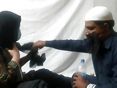 Pakistani Thurki BABA ji Humped again woman, who came to him for beg