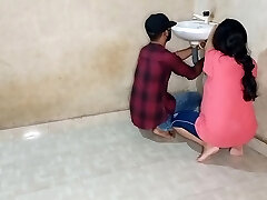 Nepali Bhabhi Finest Ever Smashing With Young Plumber In Bathroom! Desi Plumber Sex In Hindi Voice