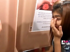 Sneering Thai Babe Gets Foreign Penis