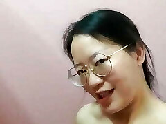 सुपर प्यारा गर्म सींग का बना हुआ एशियाई लड़की शो शरीर