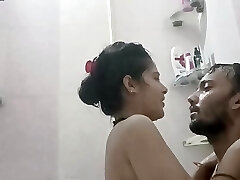 жесткий грубый секс в ванной с любовником