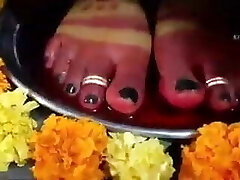 Indian mistress has her feet worshipped by sub