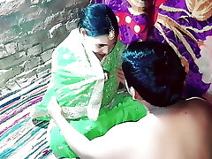 devar fickt jungfräuliche indische desi-bhabhi vor ihrer heirat so hart und spritzt auf sie