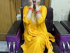 Spouse surprises his wifey on her birthday by giving her sexual pleasure in hindi
