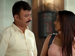 indisches paar feiert jubiläum im schlafzimmer indisches paar feiert jubiläum im schlafzimmer