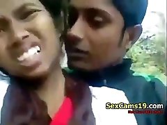 spicygirlcam - Desi Indian Girl Blowjob Her Bf Outdoor