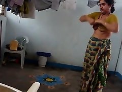 desi with unshaved armpit wears saree after bathtub