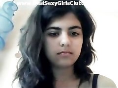 Desi Beautiful Damsel Showing Boobs and Pussy In Cam