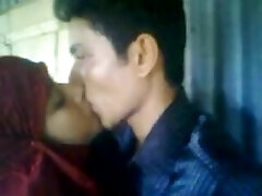 BANGLADESHI VILLAGE MADRASA HIZABI GIRL Kissing & FUCKING IN THE CLASSROOM