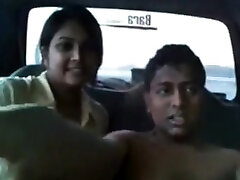 Дези Индийская пара секс-скандал на авто видео попало в сеть 