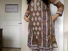 desi girl Stripping her Salwar Kameez to Bare and Taunting us