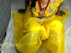 Indian steaming bhabhi ki chudai yellow sute me Hindi sex flick