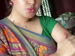 gorgeous Indian Aunty Sexy Green Saree