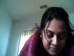 Livecam video chat with Indian aunty flashes her big funbags