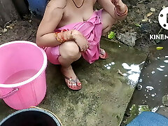 Indian palace wife bathing outside