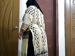 (Tamil hot Maa Apne Bete ke sath chudai karta hai) Indian MILF Stepmom helps Son-in-law spunk - But Accidentally internal ejaculation