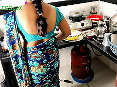 ( Kichen hook-up )Six) Mami khana khane baithi hai jab tak chod lete hai ( Kichen hook-up )Six) Mami khana khane baithi hai jab tak chod lete hai