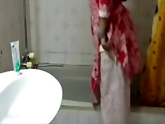 Pakistani chick taking bathroom full video scene
