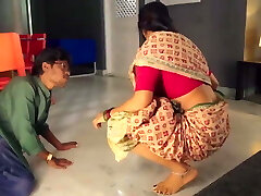 сексуальная индийская бхаби голая. полное видео