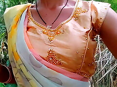 भारतीय गांव देसी महिलाओं और आउटडोर प्राकृतिक स्तन और हिंदी