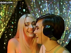 Lesbian sex-positive DJ seduces nympho 19yo dyke in 69 position