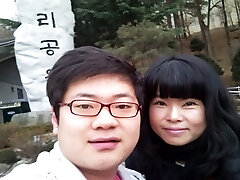 Amateur Korean couple fucks in classic missionary stance on camera