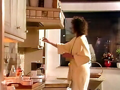 Juicy mature has fun with junior lover