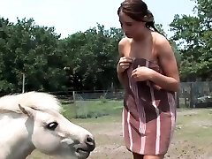 impresionante pollo le gusta andar desnuda al aire libre impresionante pollo le gusta andar desnuda al aire libre