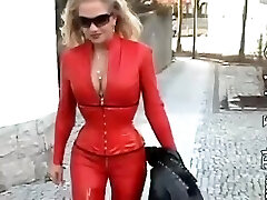латекс гламурная порно видео с шлюхой, одетой в красное