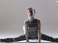 Russian flexible teen Rita Mochalkina does the splits and displays appetizing snatch