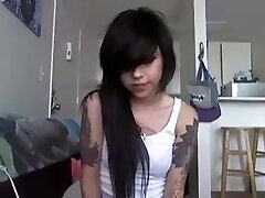 Petite emo hotty cums with vibe and sextoy