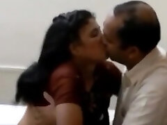 indyjska żona cieszy swojego szefa mężulek za jego premossion