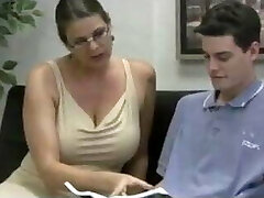 carlie luna enseña a sus estudiantes a chupar sus tetas carlie luna enseña a sus estudiantes a chupar sus tetas