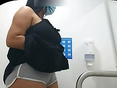 CAMERA CAPTURING CAMELTOE OF Lady WITH Massive ASS IN PUBLIC BATHROOM