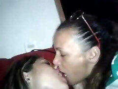 Kissing girls 201