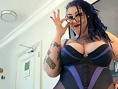BBW Milf with big tits and tattoos gives pierced manmeat a hand job.