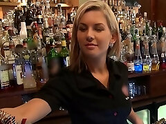 Che voglia di scopare un barista?