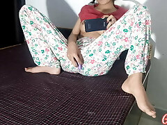hermanastra adolescente india atrapada viendo porno