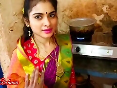 Bhabhi Khana Paka Raha tha Ushe Andhera me leke Chud Diya