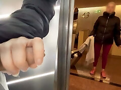 An unknown sporty girl from the hotel gives me a oral pleasure in the public elevator and helps me accomplish cumming