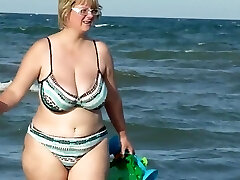 chubby mummy spied on the beach