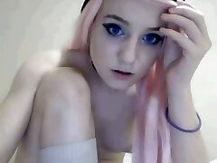 गुलाबी बालों वाली शौकिया भावनाएं वेब कैमरा आकर्षक उसे छेद पेटिंग आनंद मिलता है