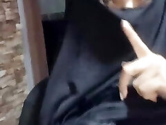 Real Sexy Amateur Muslim Arabian MILF Masturbates Squirting Fluid Gushy Pussy To Climax Stiff In Niqab