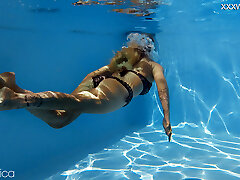 Tattooed honey Mimi Cica swimming in the pool nude
