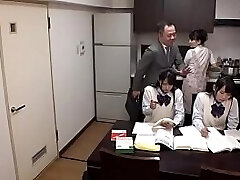 японское отчим трахает своего подростка