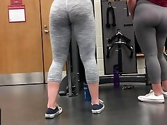 Spying on college lady asses in gym