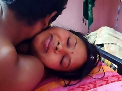 Indian mami left bohat raat ko chod bohat maza aaya Indian mami left bohat raat ko chod bohat maza aaya